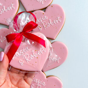 Jadalna plakietka na butelkę - słodki dodatek do prezentu. Pierniczek gotowy do zawieszenia.