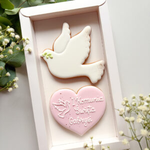 Dekorowane ciastka na komunię – gołąbek z gałązką i napisy, personalizowane upominki komunijne