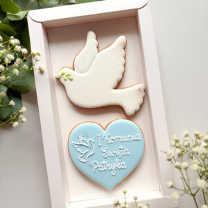 Dekorowane ciastka na komunię – gołąbek z gałązką i napisy, personalizowane upominki komunijne